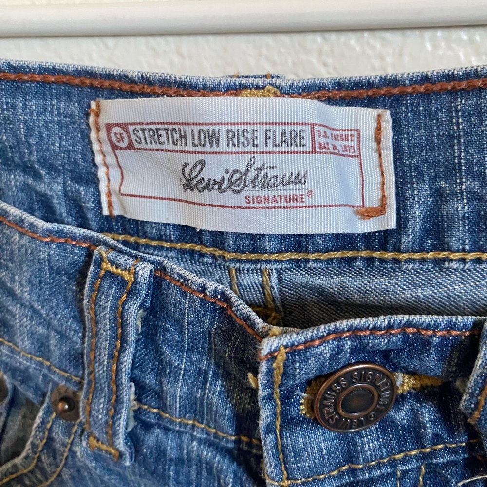 Classic Blue Women's Jeans - Picture 2 of 4